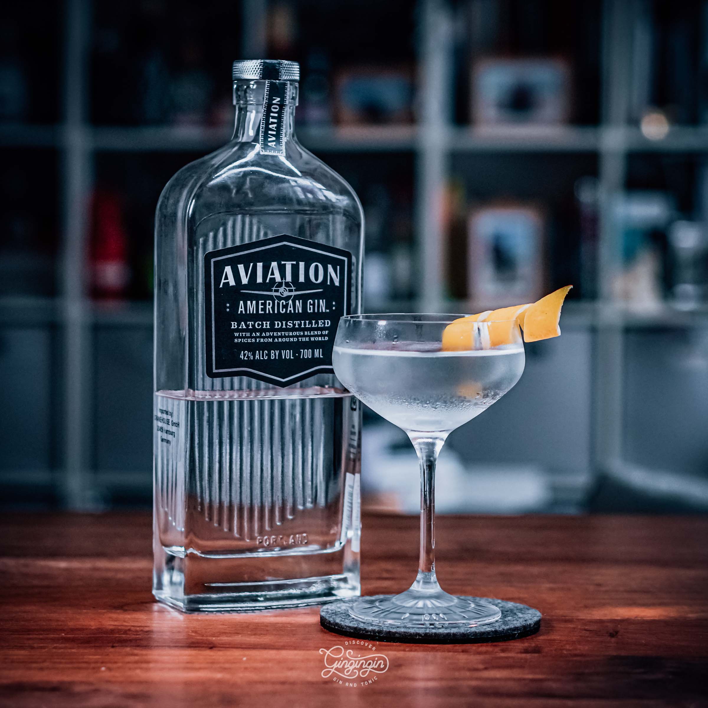 Dry Martini mit Aviation Gin Cocktail