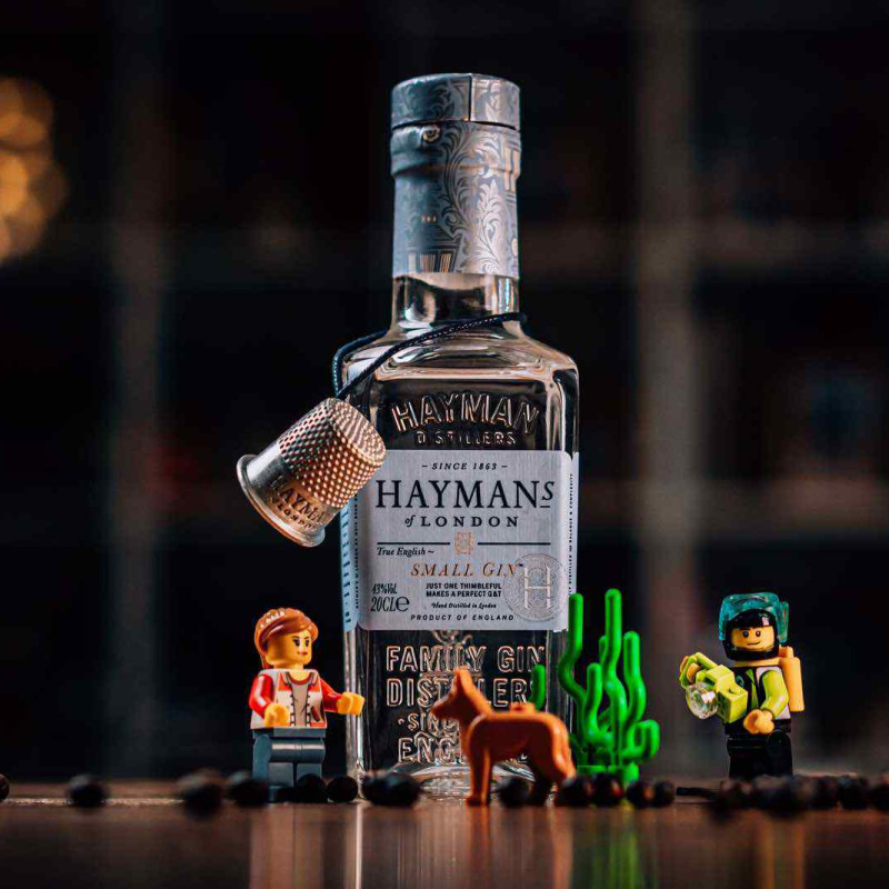 Hayman's Small Gin mit Minifiguren